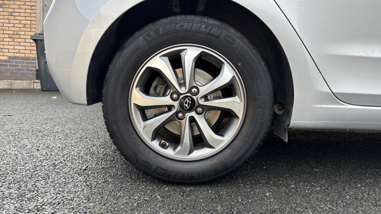 Hyundai i20 1.2 MPi SE 5dr Petrol Hatchback